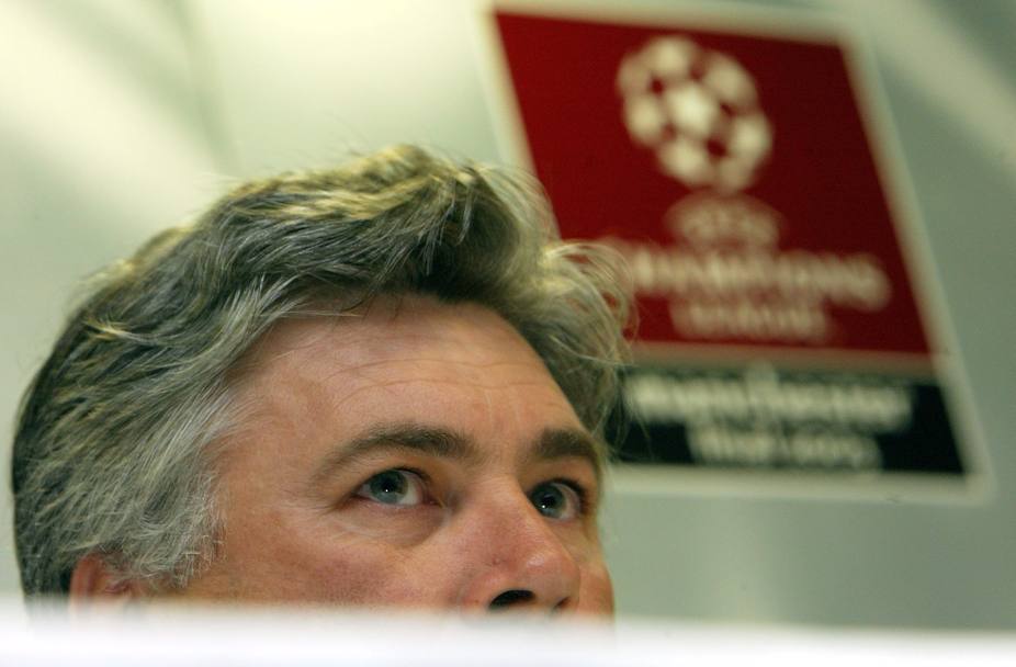 Preferisco la coppa. Il libro di mister Ancelotti – arrivato dalla grande rivale Juventus nel 2001 – sar dato alle stampe solo molti anni dopo… ma a posteriori racconter molto dell’allenatore che ama vincere soprattutto in Europa (Reuters).